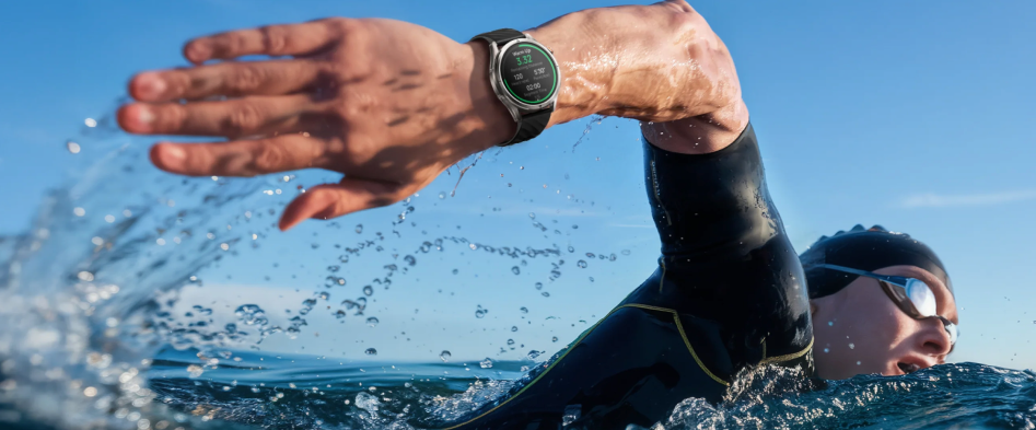 HuhuPanda case study: A person wearing a fitness tracker while jogging or working out, showing the product in action